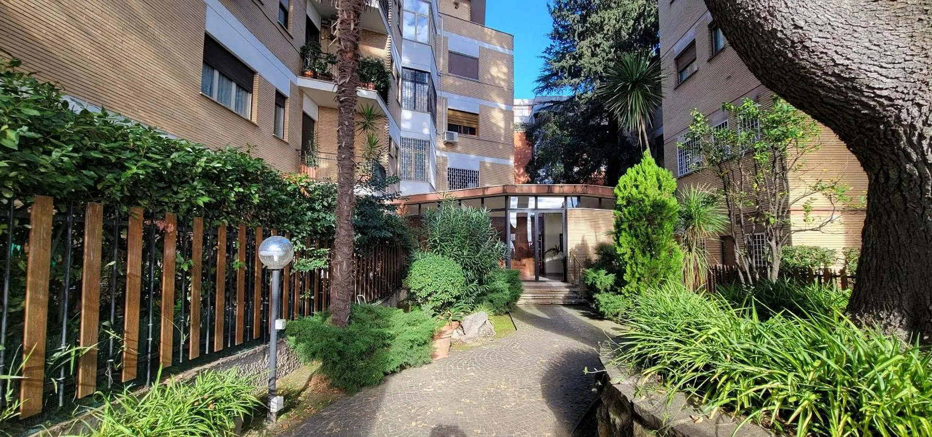 Bnb Rooms And Comfort Roma 0*,  Italia